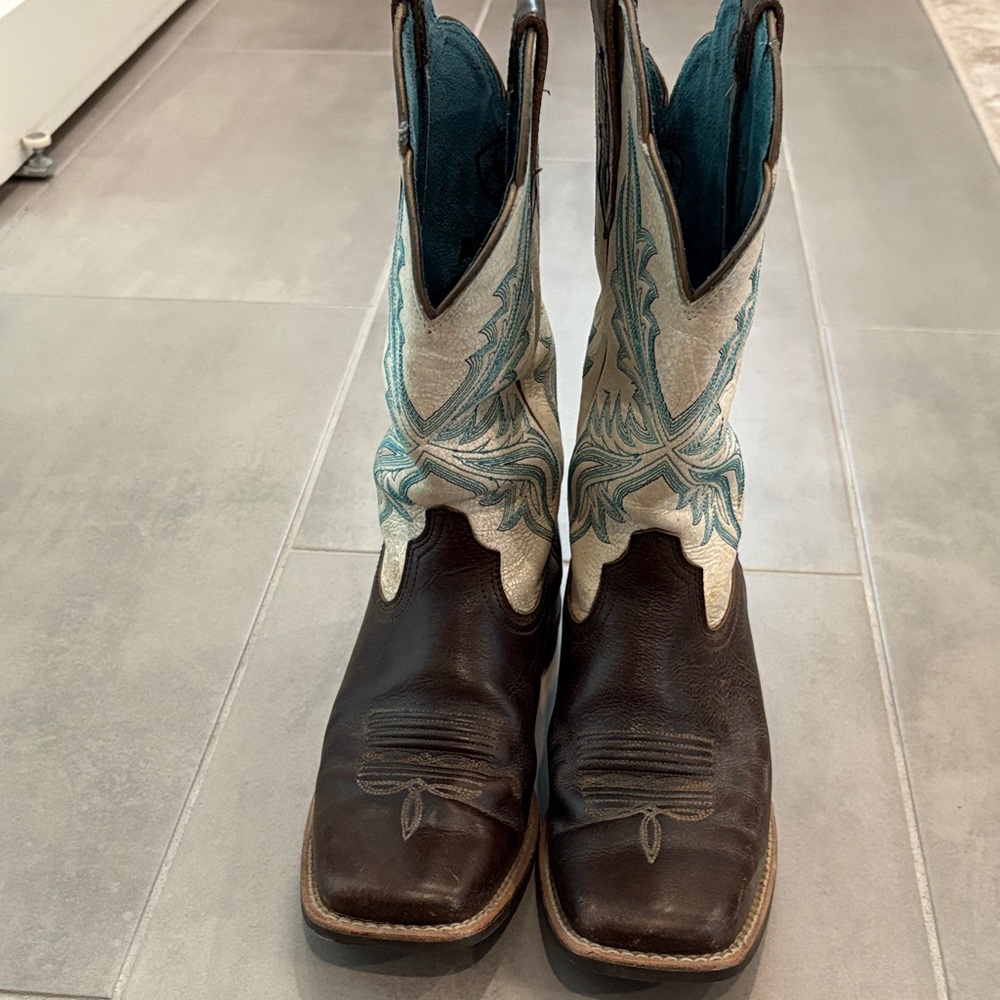Ariat Cream and Teal Western Boots